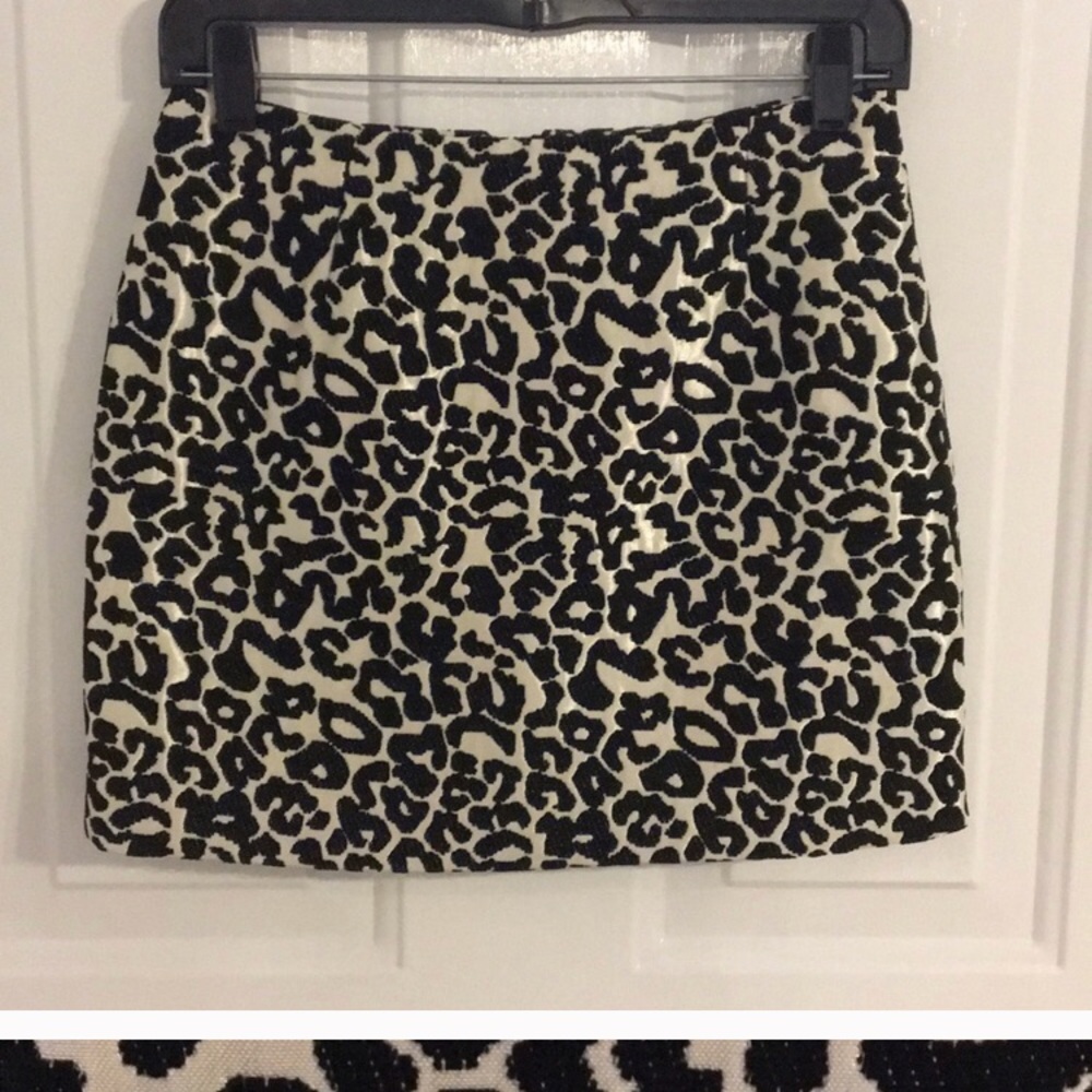 Kendall and Kylee Black/White Leopard Skirt.
